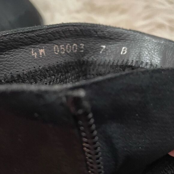 Stuart Weitzman Gor-Tex Chelsea Boots Black 7 - Picture 7 of 8